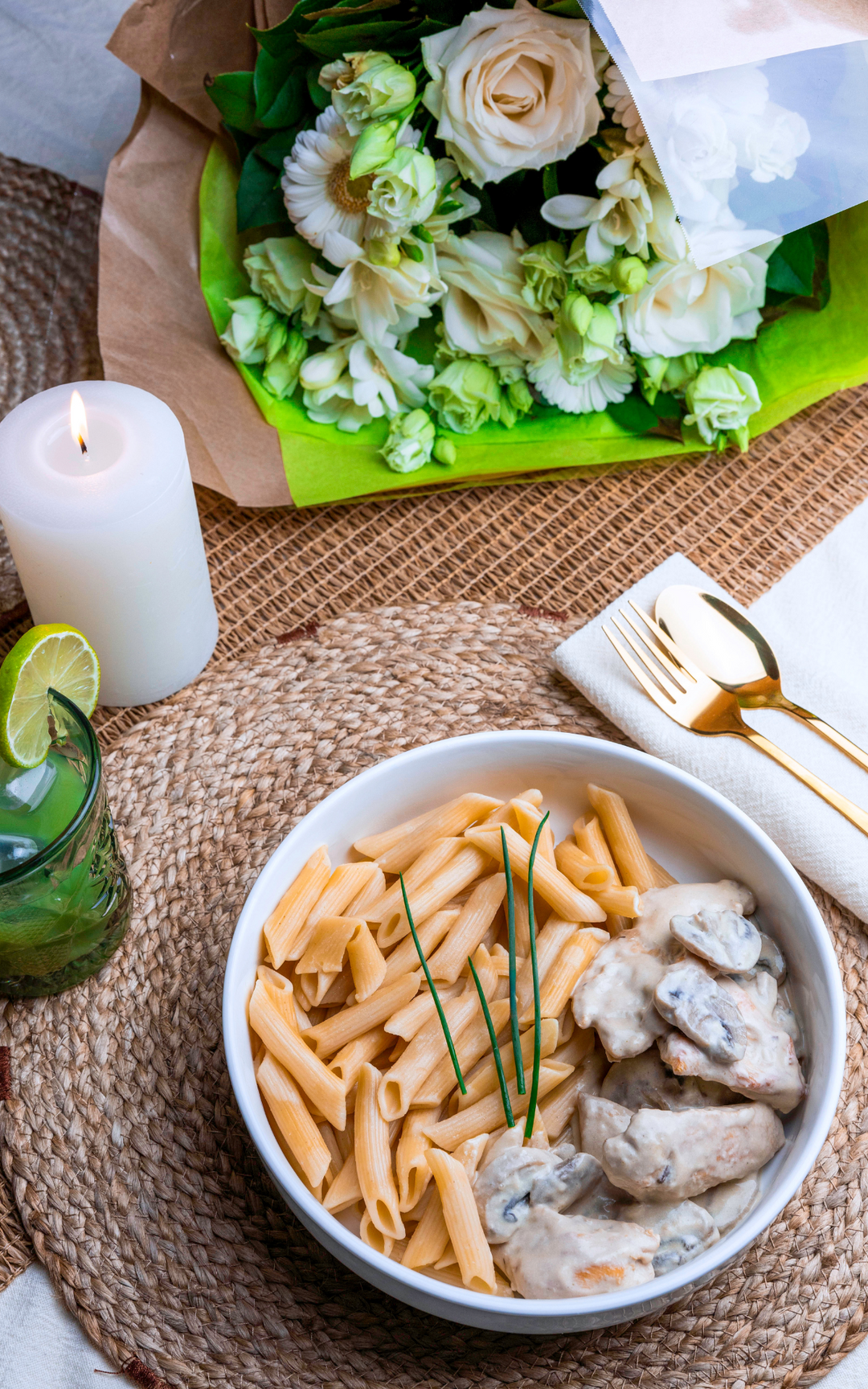 Penne avec poulet nappés d’une sauce aux champignons