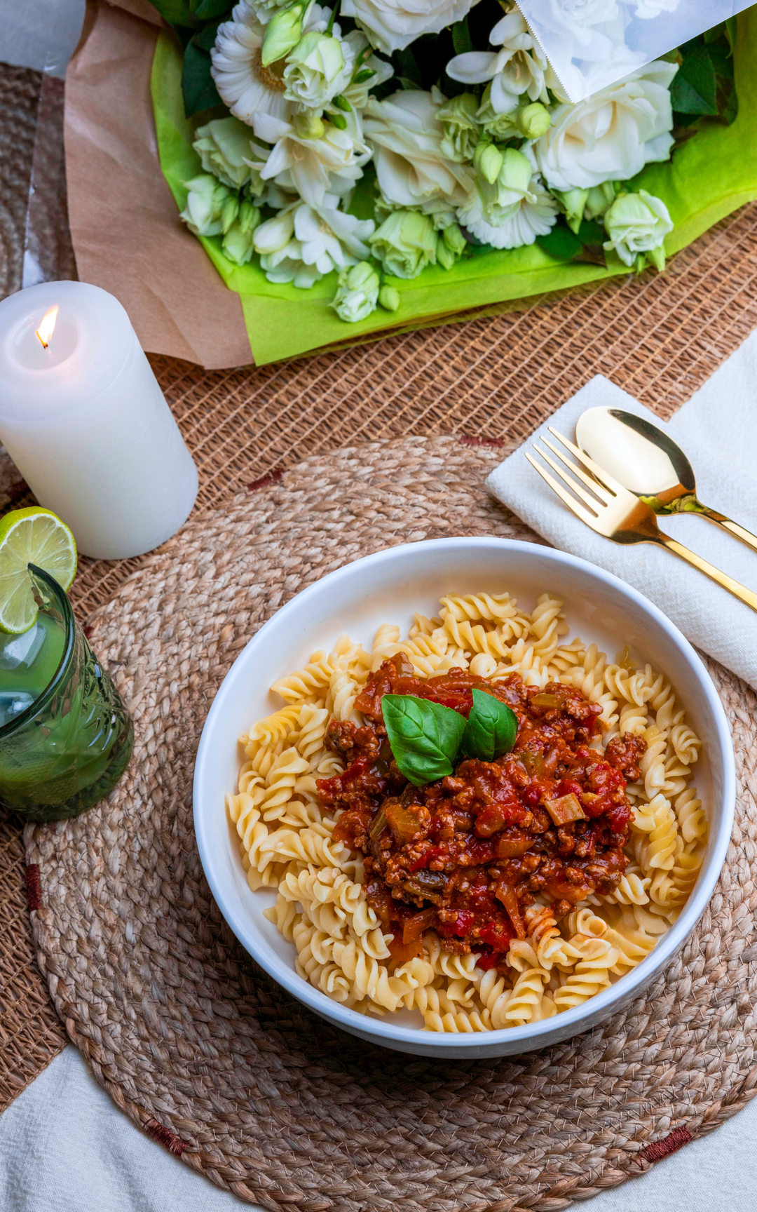 Spirelli nappés de sauce bolognaise maison